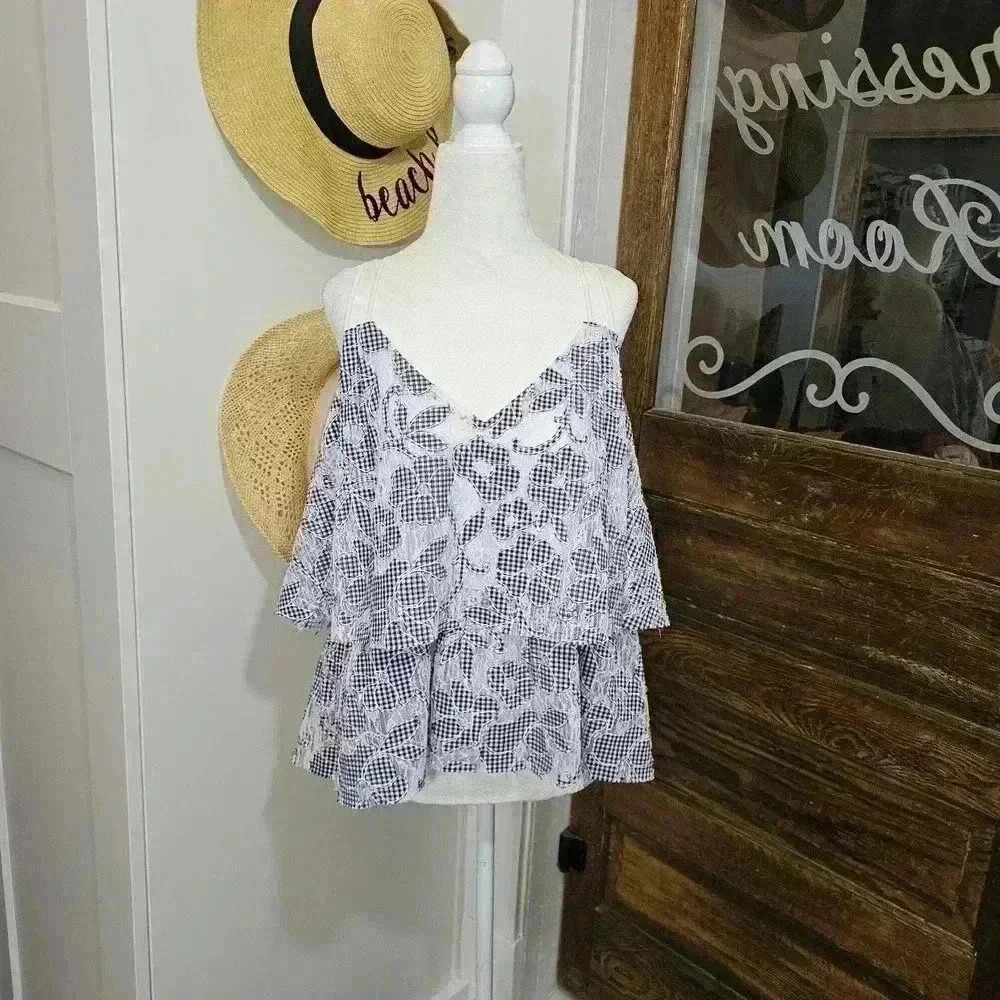 J.O.A. Los Angeles Women's L Blue and White Ruffle Flower Lace Top